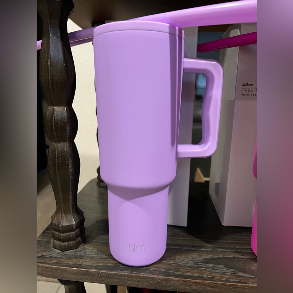 Simple modern Lavender Trek BNIB comes with 2 straws